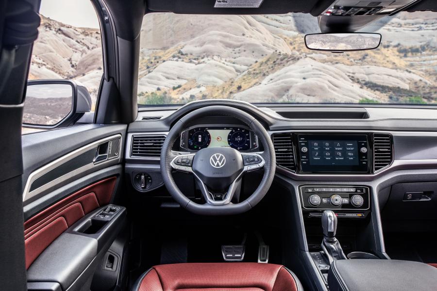 Торпедо Volkswagen Atlas Cross Sport SEL R-Line 2020 года  (фото 4 из 43)